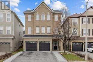 215 Huntsville Dr in Ottawa, ON - Building Photo