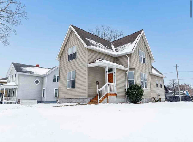 property at 625 N Maple Ave