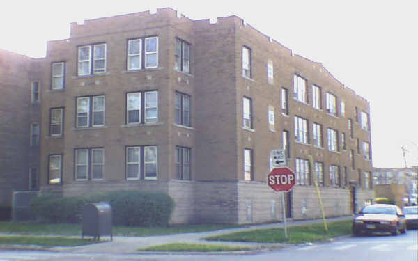 4743-4749 W Roscoe St in Chicago, IL - Building Photo