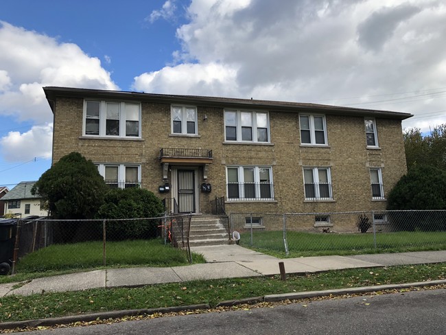 Mackinaw Fourplex in Detroit, MI - Building Photo - Other