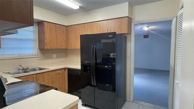 2444 Raleigh St in Hollywood, FL - Building Photo - Building Photo