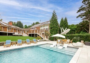 565 Montauk Hwy in Southampton, NY - Building Photo