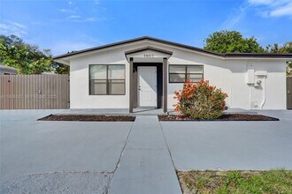 1960 SW 68th Way in Miramar, FL - Building Photo - Building Photo