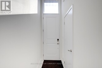 14 Seacoasts Cir in Vaughan, ON - Building Photo - Building Photo