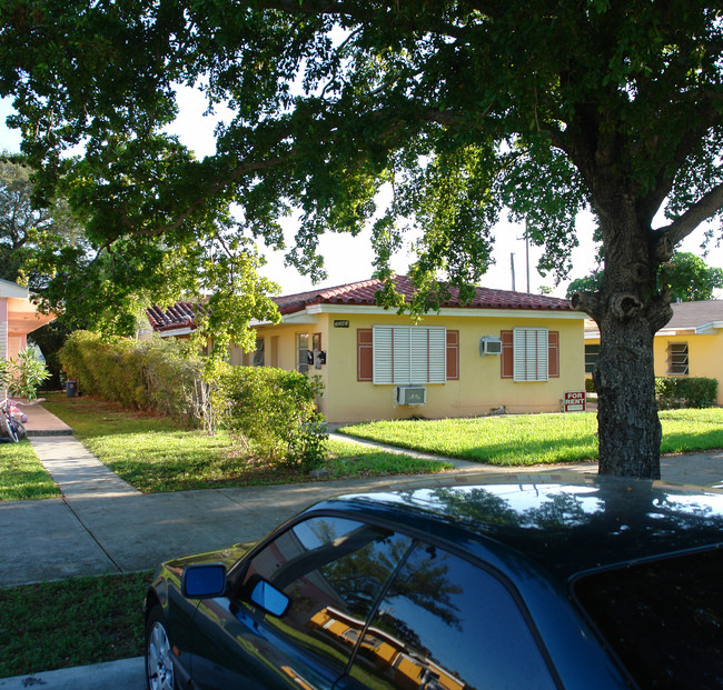 2243 NE 172nd St in North Miami Beach, FL - Building Photo - Building Photo