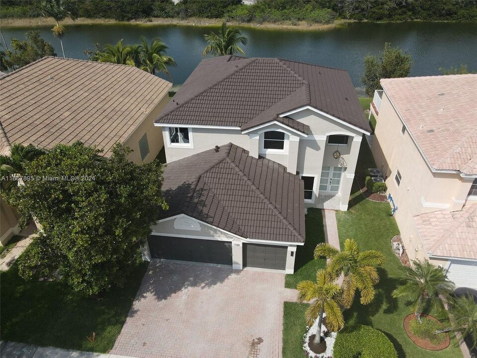 17381 SW 33rd St in Miramar, FL - Building Photo