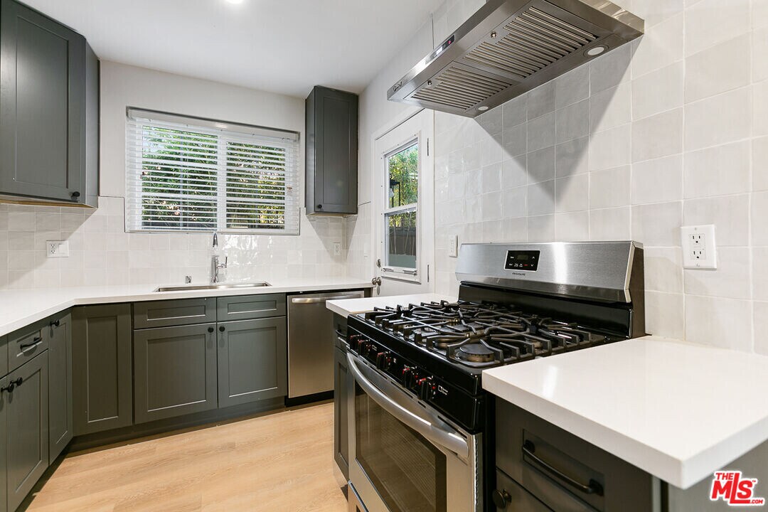 4545 W 2nd St in Los Angeles, CA - Building Photo