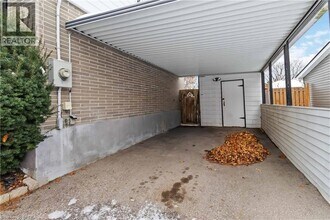 10 Albemarle St in Brantford, ON - Building Photo - Building Photo