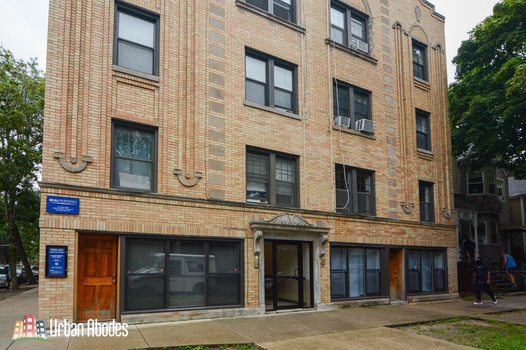 1113 W Wellington Ave, Unit M08B in Chicago, IL - Foto de edificio