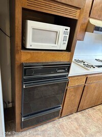 782-1423 Brokaw Ave photo'