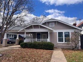 843 N Clinton Ave in Dallas, TX - Building Photo