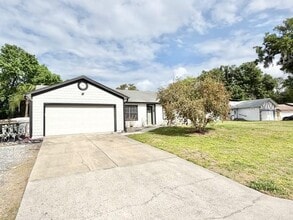 219 Pebble Ct in Deltona, FL - Building Photo - Building Photo