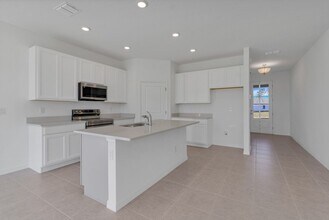 1415 Sterling Pointe Dr in Deltona, FL - Building Photo - Building Photo