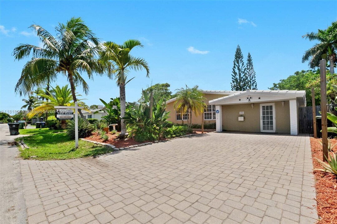 1321 NE 16th Ave in Fort Lauderdale, FL - Building Photo