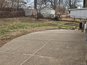 206 Lake Ave in Maryland Heights, MO - Building Photo - Building Photo