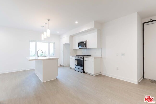 843 Wilcox Ave in Los Angeles, CA - Building Photo - Building Photo