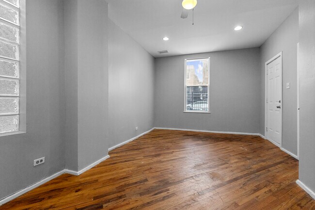 2315 W McLean Ave in Chicago, IL - Building Photo - Building Photo