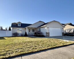594 W Ashworth Ln in Post Falls, ID - Building Photo