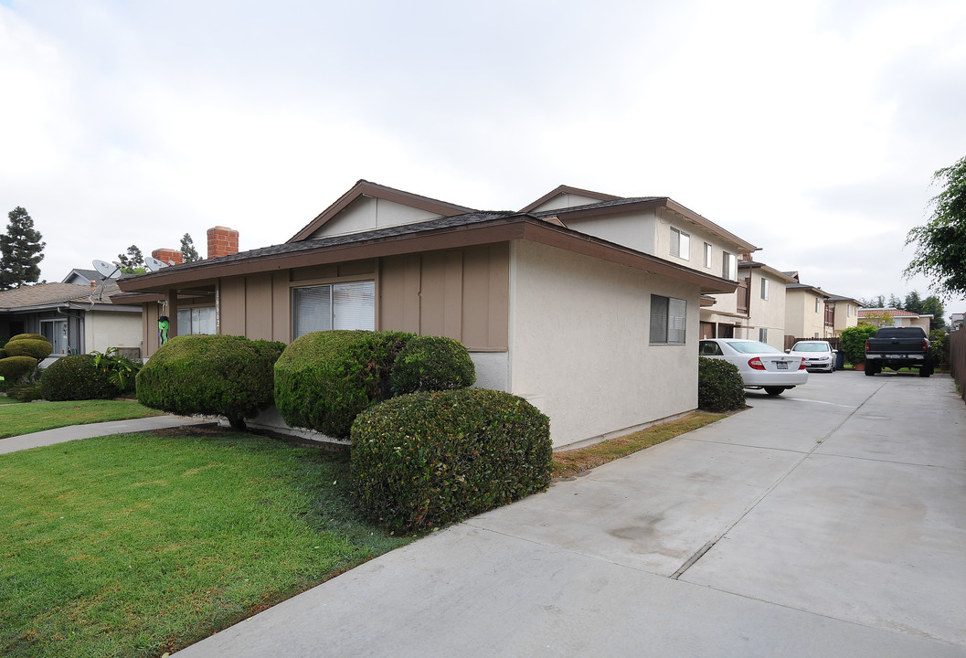 16662 Sims St in Huntington Beach, CA - Building Photo