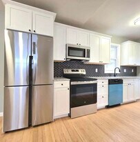 181 Wilson St, Unit 1 in Manchester, NH - Building Photo