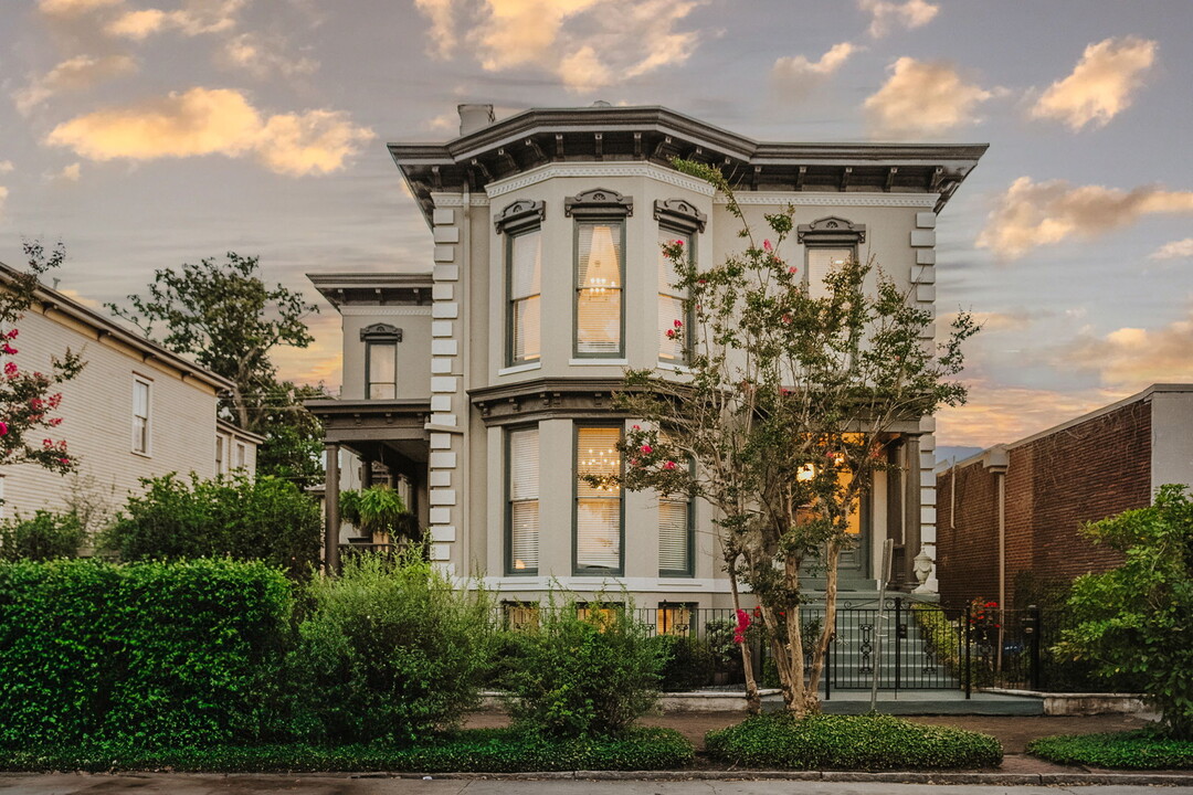 17 W Park Ave in Savannah, GA - Building Photo