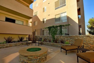 Del Rio Apartments in Los Angeles, CA - Building Photo - Building Photo