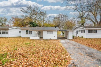 6825 St Olaf Dr in St. Louis, MO - Building Photo - Building Photo