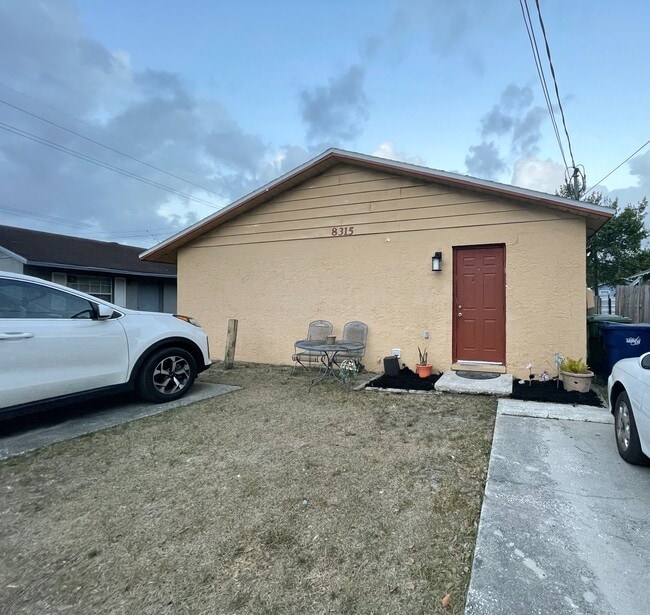 8315 N Semmes St, Unit A in Tampa, FL - Building Photo - Building Photo