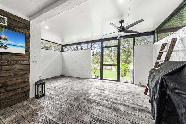 1140 NW 99th Ave in Pembroke Pines, FL - Building Photo - Building Photo