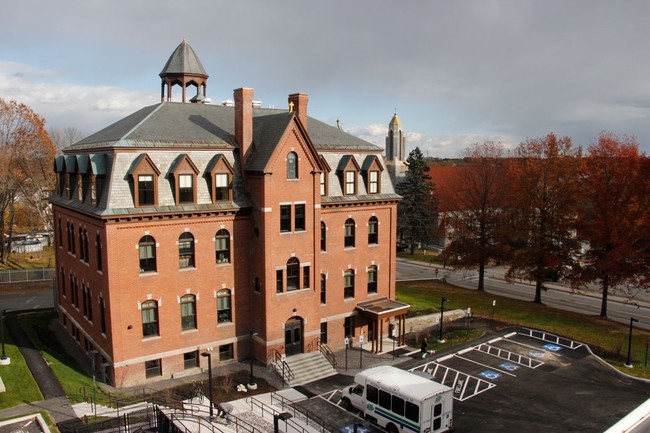 Hyacinth Place in Westbrook, ME - Foto de edificio - Building Photo