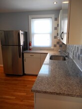 17 Pembroke St, Unit 2 in Chelsea, MA - Foto de edificio - Building Photo