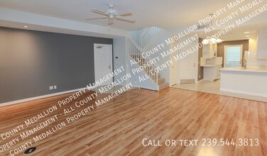 5823 Cove Cir in Naples, FL - Foto de edificio - Building Photo