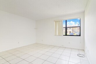 11298 Taft St in Pembroke Pines, FL - Building Photo - Building Photo