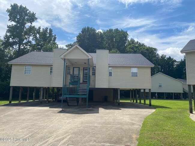 property at 102 Derwent Ct