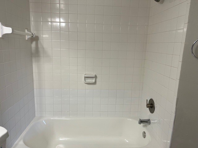 345 Lakepointe Dr, Unit 204 in Altamonte Springs, FL - Foto de edificio - Building Photo