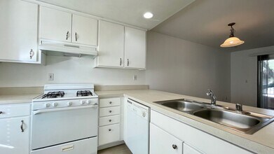3053 S Higuera St in San Luis Obispo, CA - Building Photo - Building Photo