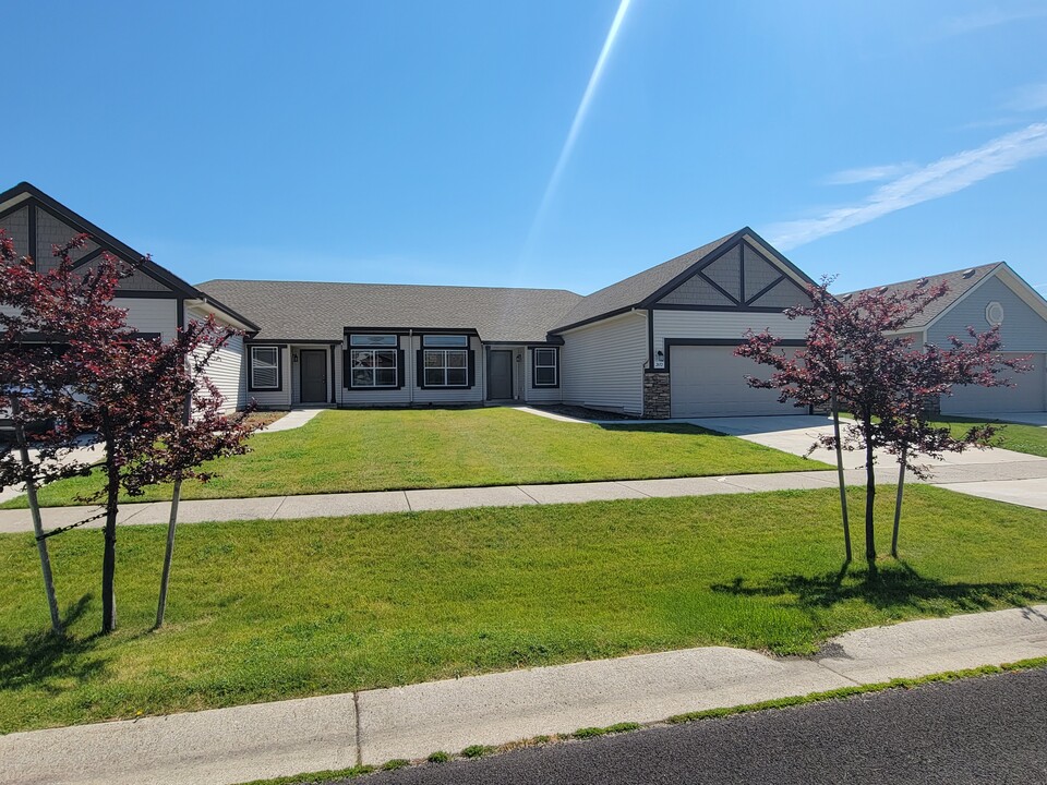 2692 N Revette St, Unit 2692-B in Post Falls, ID - Foto de edificio