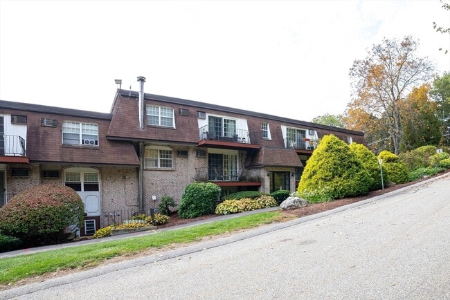 property at 4 Williamsburg Ct