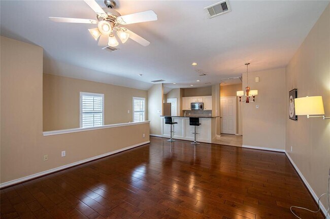 915 W Heights Hollow Ln in Houston, TX - Building Photo - Building Photo