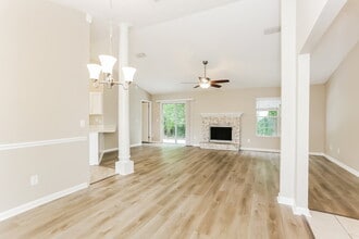 1554 Mountain Lake Dr W in Jacksonville, FL - Building Photo - Building Photo