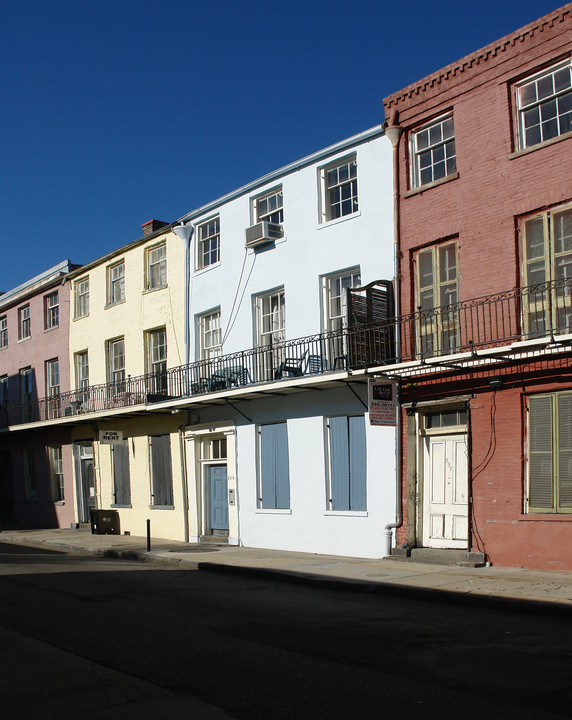 833 Burgundy St in New Orleans, LA - Building Photo