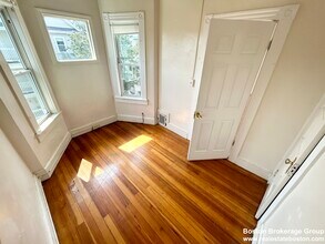 74 Romsey St, Unit 2 in Boston, MA - Building Photo - Building Photo