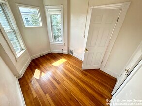 74 Romsey St, Unit 3 in Boston, MA - Building Photo - Building Photo