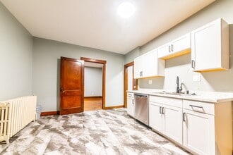 2642 Quarry St, Unit #2 (FLR 2) in Pittsburgh, PA - Foto de edificio - Building Photo