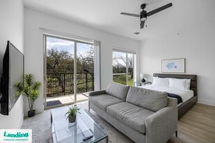 650 E Sycamore St in Denton, TX - Building Photo