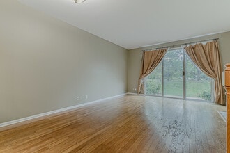 1457 Walnut Hill Ave in St. Charles, IL - Building Photo - Building Photo
