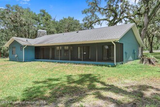 7001 Griffin Rd in Brooksville, FL - Building Photo - Building Photo