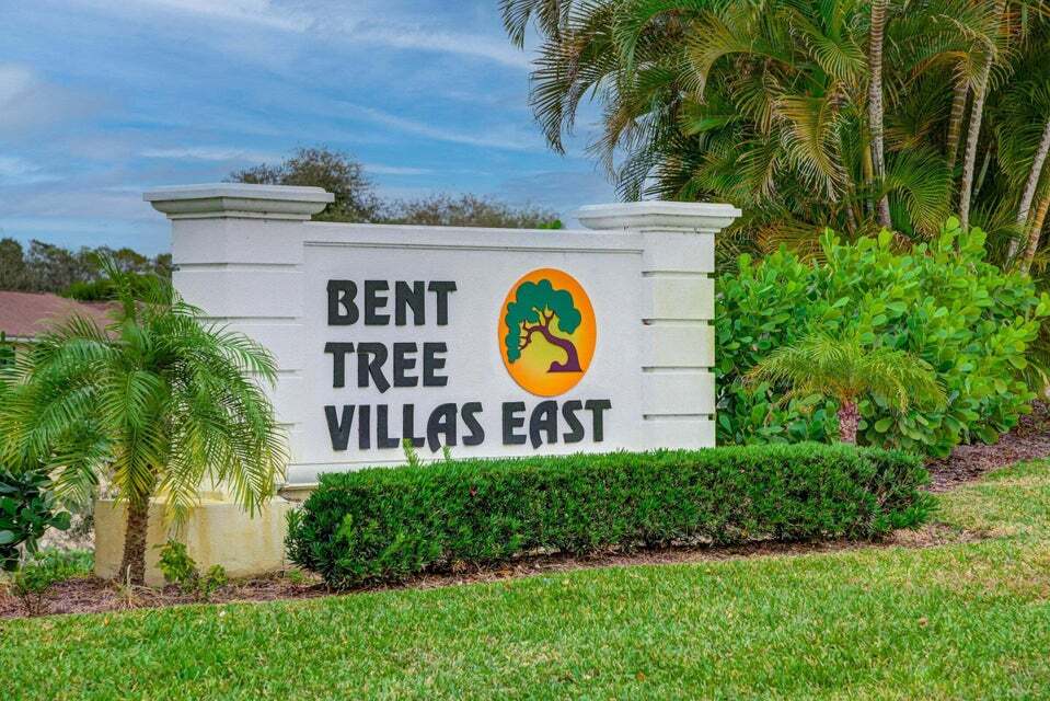 9740 Pecan Tree Dr in Boynton Beach, FL - Building Photo