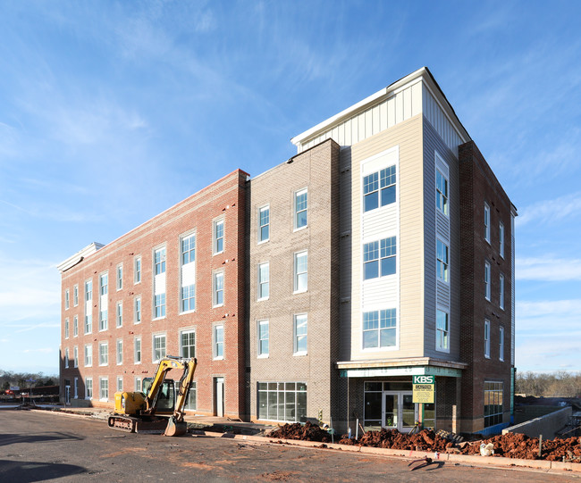 Heronview Apartments in Sterling, VA - Foto de edificio - Building Photo