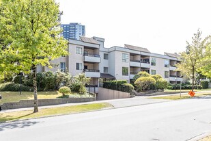 13344 102A Av in Surrey, BC - Building Photo